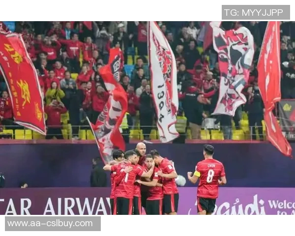 蓉城主场迎战广岛三箭现场观众热情高涨人数达27836人