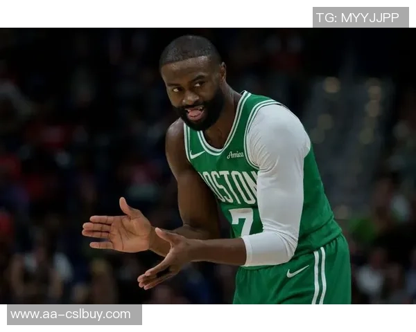 杰伦布朗半场表现出色16投7中贡献16分5篮板3助攻正负值高达22