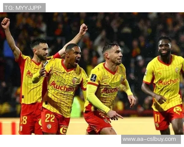 朗斯时隔19年重返法甲榜首托万双响助球队逆转昂热 朗斯时隔19年重返法甲榜首托万双响助球队逆转昂热